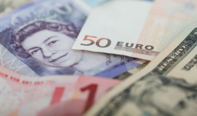 Banknoty funty, euro, dolary