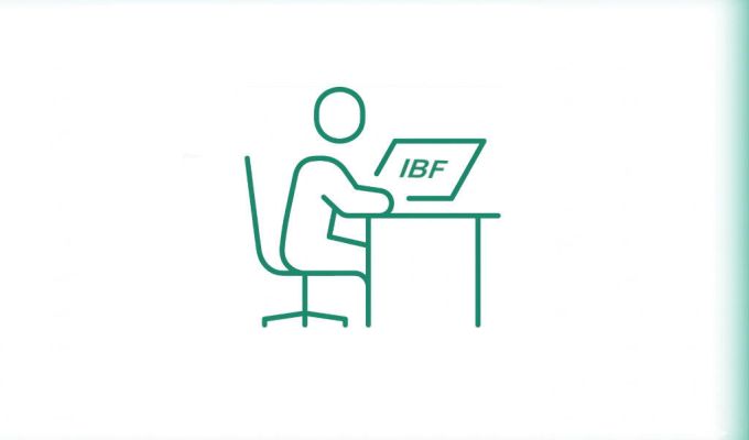 ikona przedstawiająca osobę siedzącą przy biurku z monitorem i napisem IBF