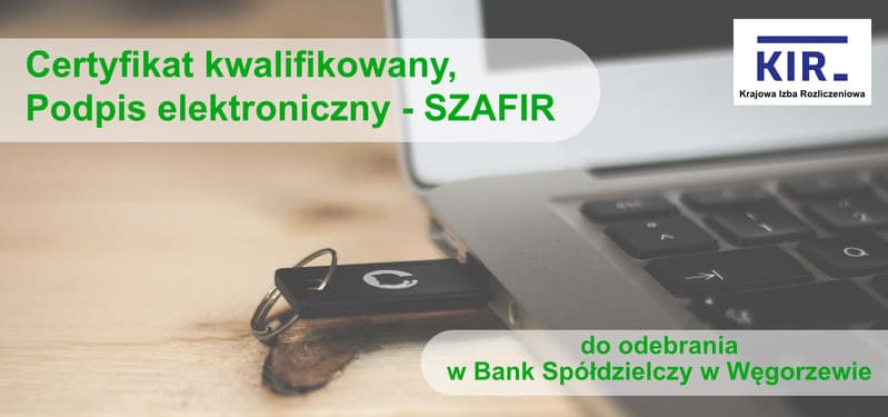 laptop z podpiętym kluczem usb