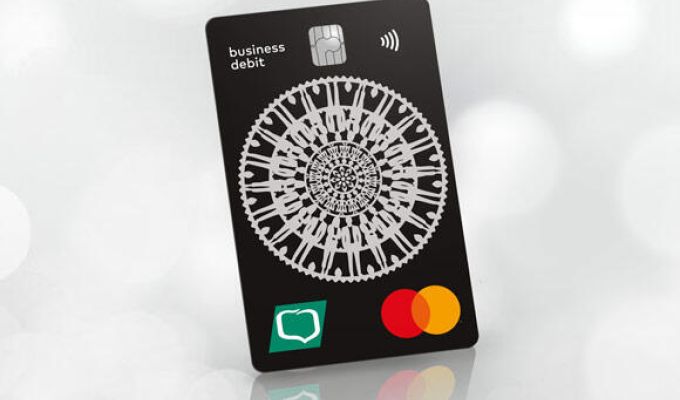 karta mastercard business debetowa czarna z wizerunkiem okrągłej wycinanki